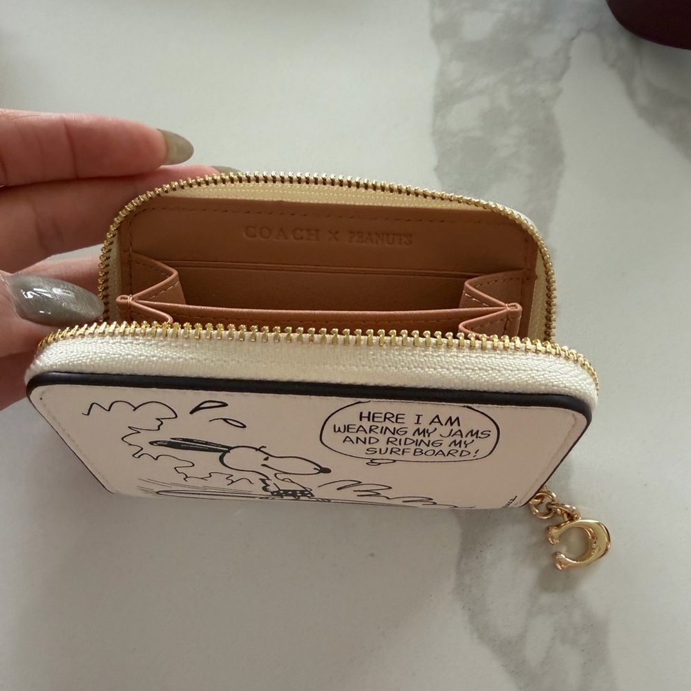 Coach White Snoopy Surf Zip Wallet with Gold Hardware - Picture 4 of 4